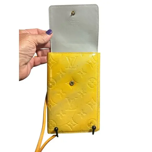 LOUIS VUITTON Monogram Vernis Walker
Wallet Yellow - Picture 3 of 12